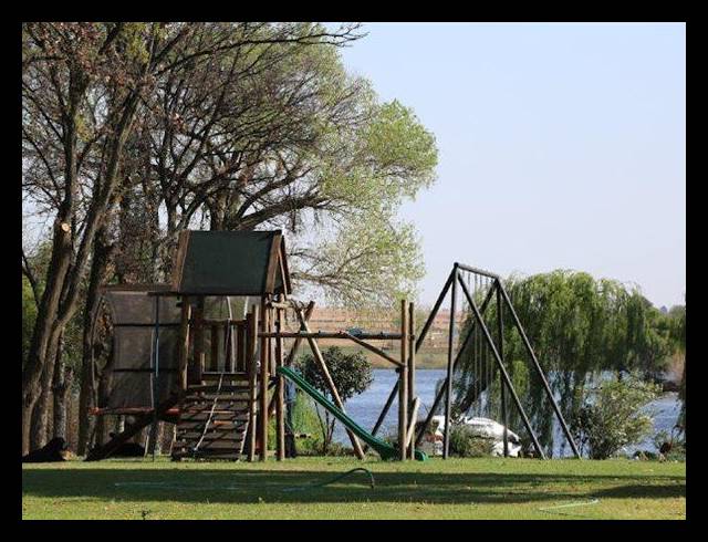 8 BEDROOM HOUSE FOR SALE IN VAN RIEBEECK PARK